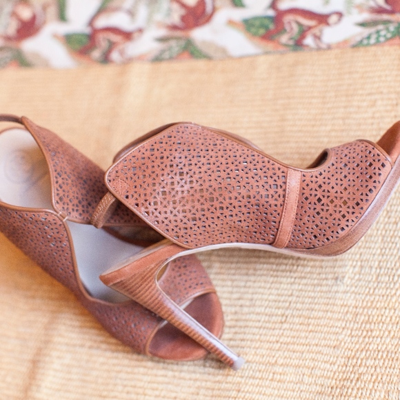 Tory Burch Shoes - Picture 1 of 2